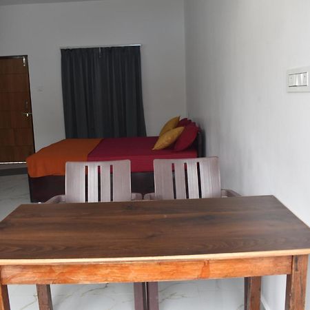 Gundappa Cafe Gokarna Kudle Beach Exterior foto