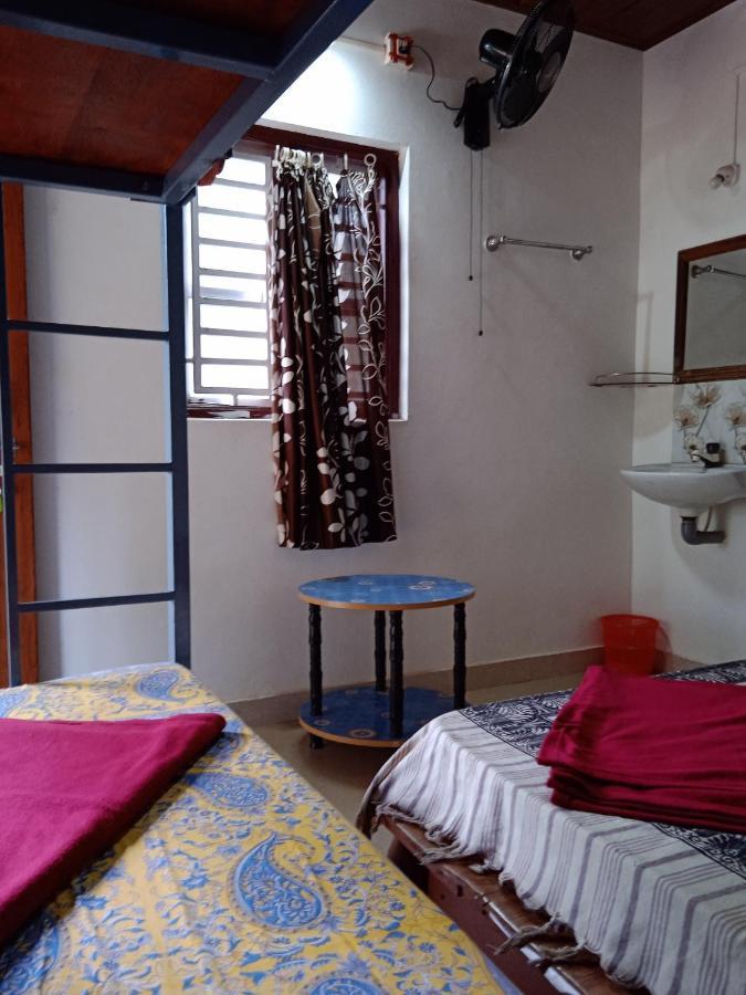 Gundappa Cafe Gokarna Kudle Beach Exterior foto